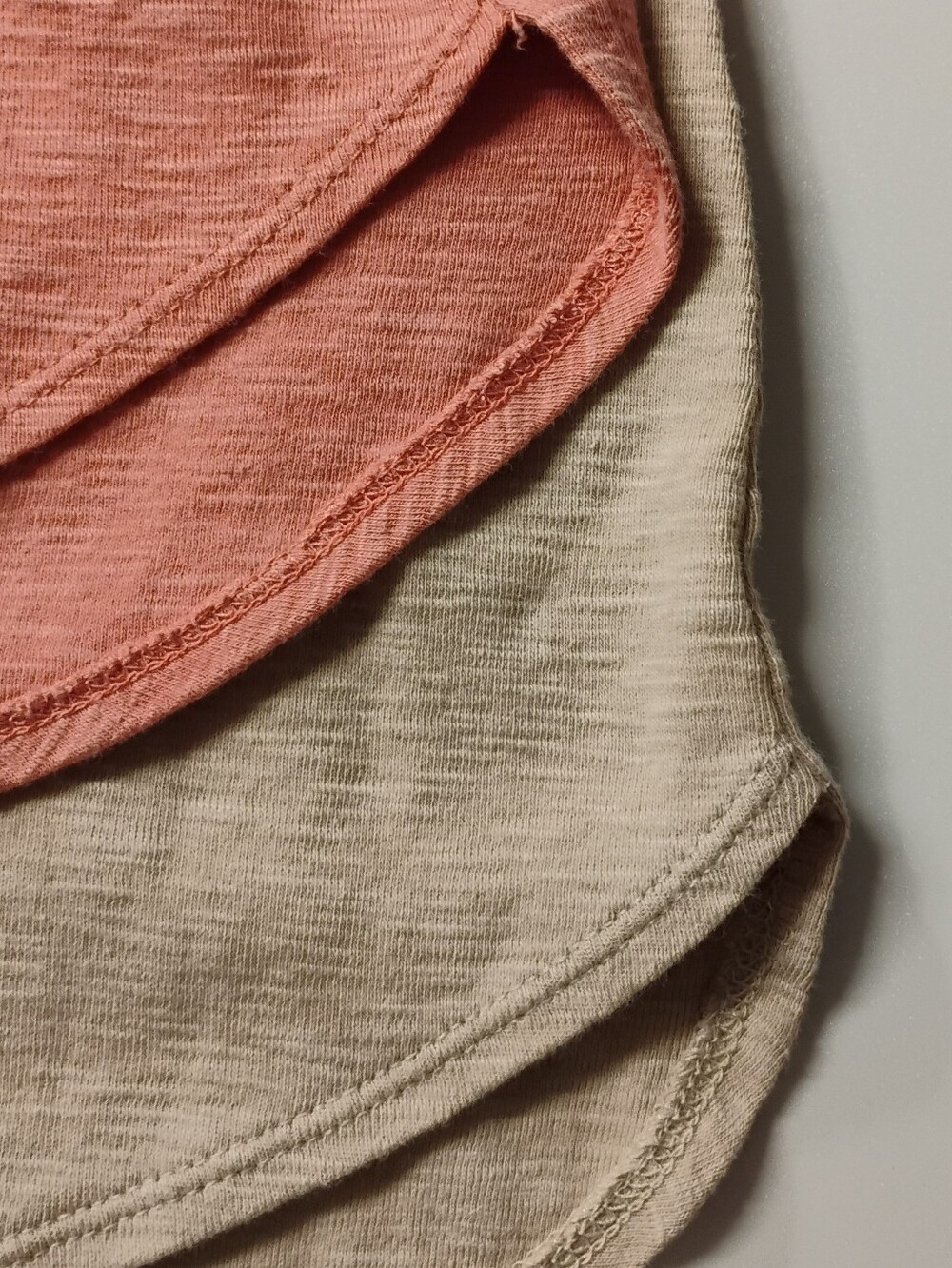 Kirkland Signature Bundle Of 2 - 3/4 Sleeve Tees in Pink and Beige - Picture 5 of 7